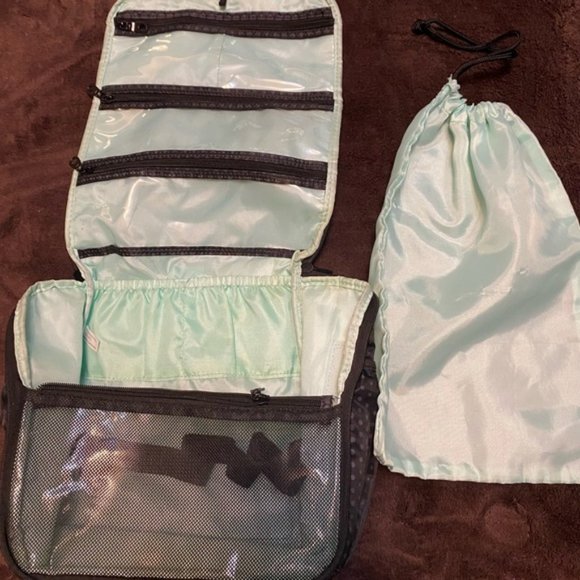 Gym or Diaper Bag with hook for hanging & drawstring bag included! SIZE OS - Picture 7 of 12
